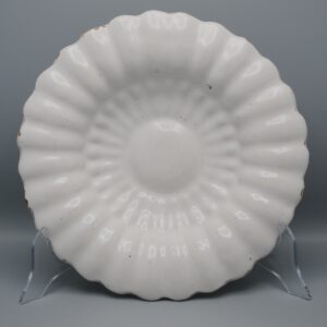 Delft - Rare 'Delft white' gadrooned dish (plooischotel), 18th century 32 cm
