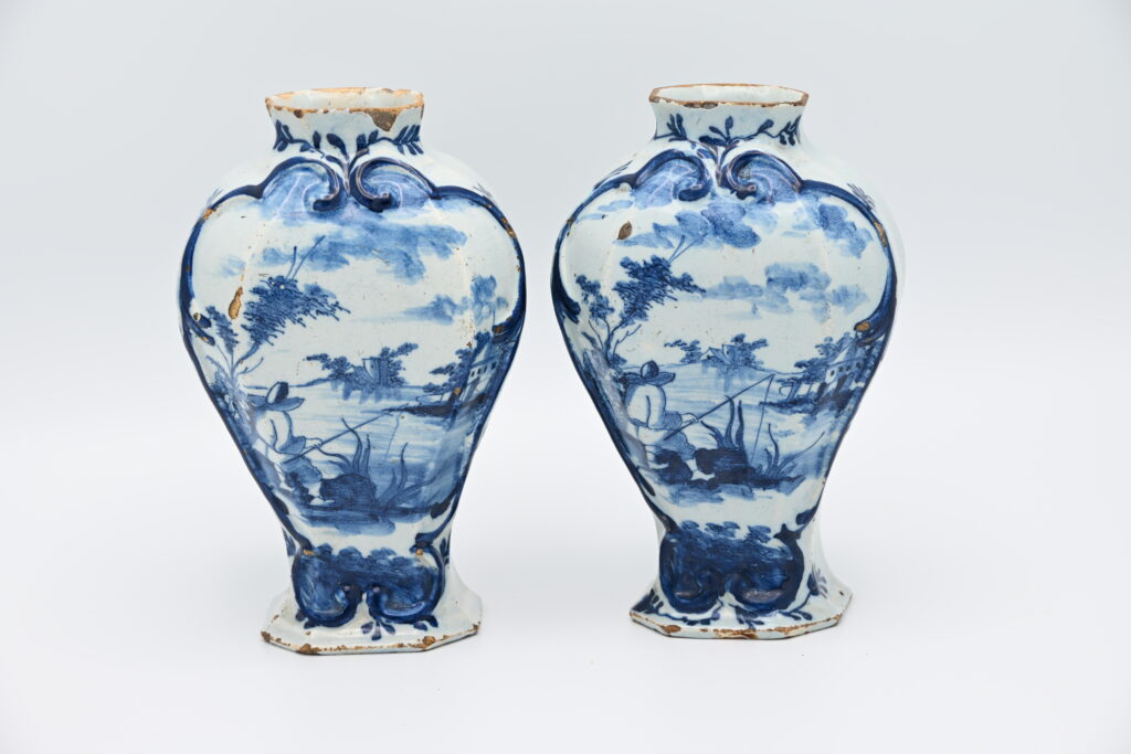 Delft - set of 2 garniture vases, late 18th century