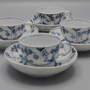 Meissen marcolini period - 4 cups and saucers "Strohblumenmuster", Strawflower decor. Late 18th century