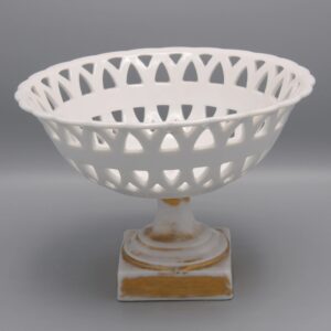 Porcelaine de Paris - Empire gilt reticulated basket, Early 19th century