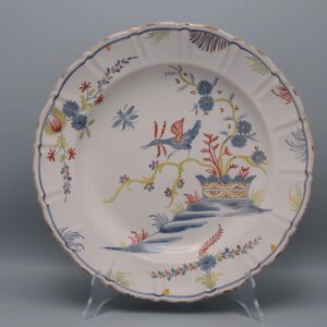 French faience dish with polychrome decoration of a trendy bird, Nevers or La Rochelle, ca 1800