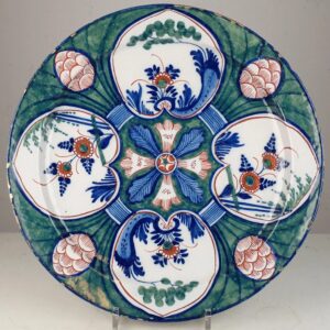 Delft - Polychrome 'Four Hearts Charger - Adriaan Rijsselbergh, 'De Grieksche A', early 18th century