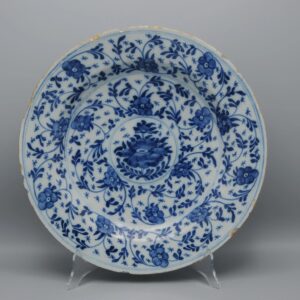 Delft plate "mille fleurs / scattered dish - Mid 18th century