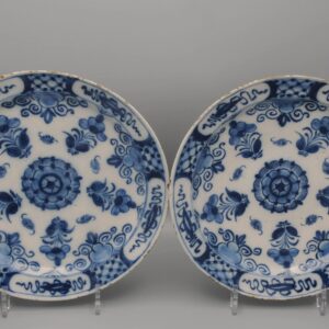 Pair of fine Delftware plates, early 18th century
