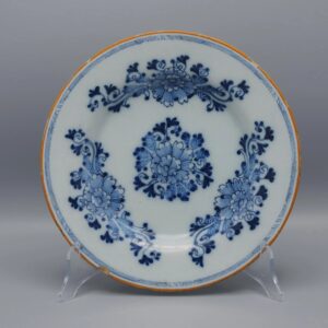 Delft - Floral chrysanthemum plate by "The Porceleyne Bijl' - Late 18th century