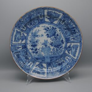 Delft Wanli style dragonfly charger, by "De Metaale Pot", Cornelis Koppens, 1724 - 1757