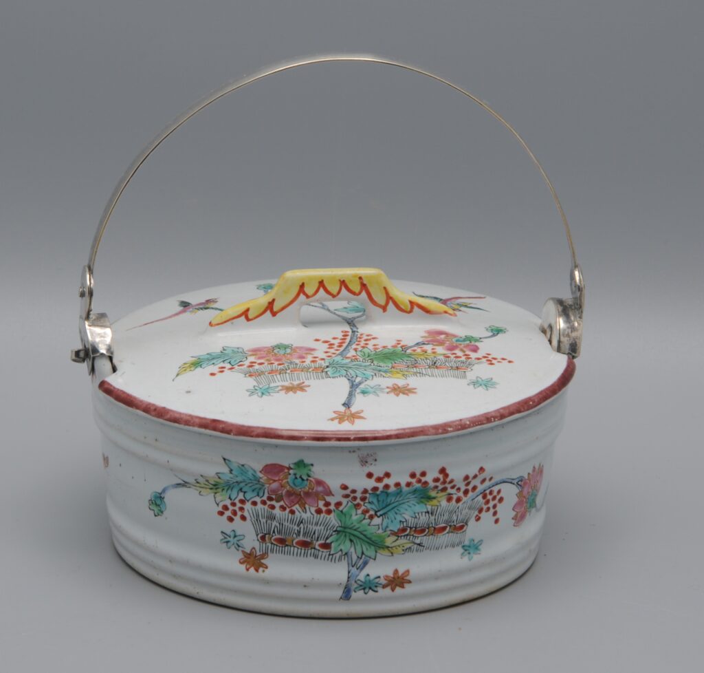 Delft Polychrome Butter Dish with Kakiemon Decoration, 18th Century