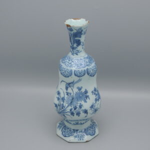 Octagonal Delft kalbas shape vase (soliflore), 17th century