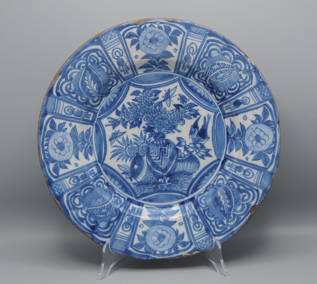 Delft - Wanli style 'Kraak' Charger - 17th century