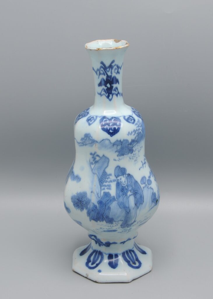 Delft - octagonal kalbas shaped vase, late 17th century