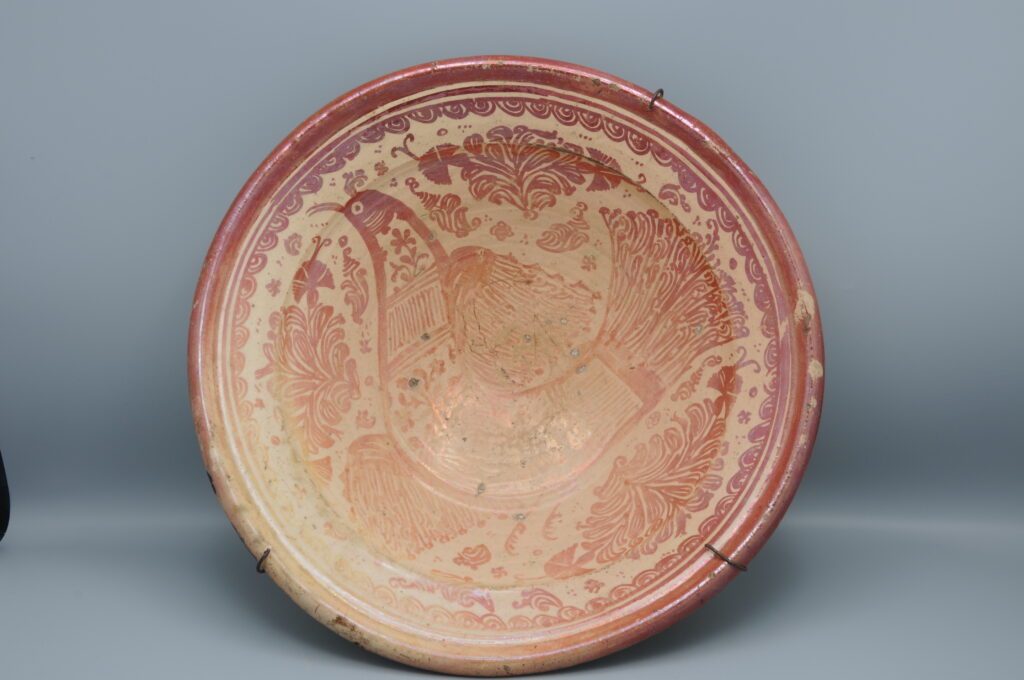 Hispano Moresque Lustreware Large Dish - ca 1700, Manises, Valencia