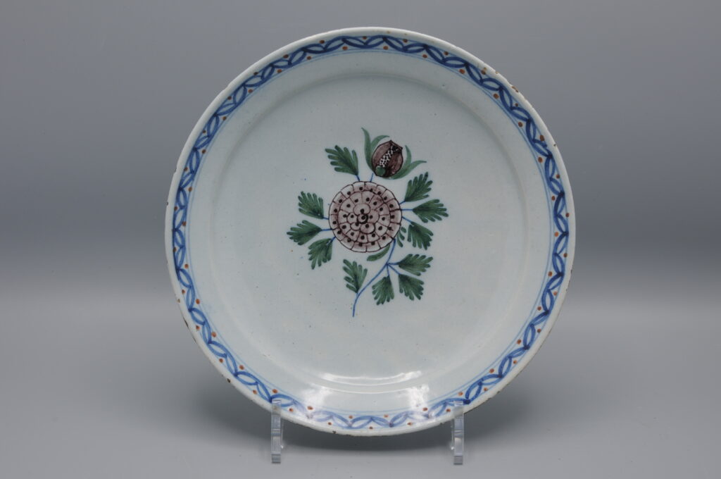 Delft, Plate with manganese rose - 18th century