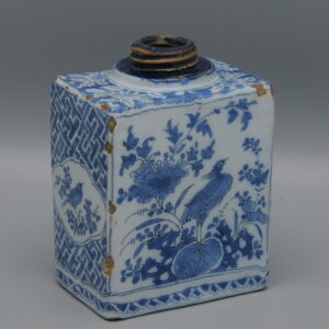 Adrianus Kocx, De Grieksche A - Delft Tea canister, late 17th century