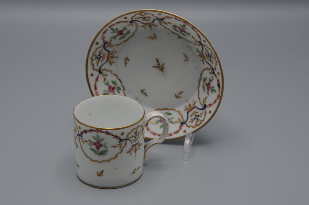 Porcelaine de Paris - Coffee cup and saucer 'Litron', late 18th century