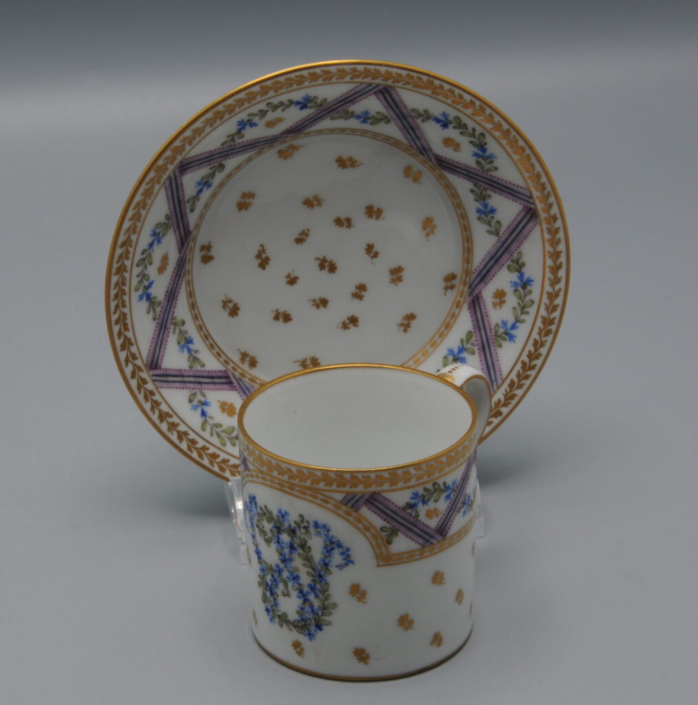 Tasse Litron Manufacture à la Reine rue Thiroux ca 1785-1790.