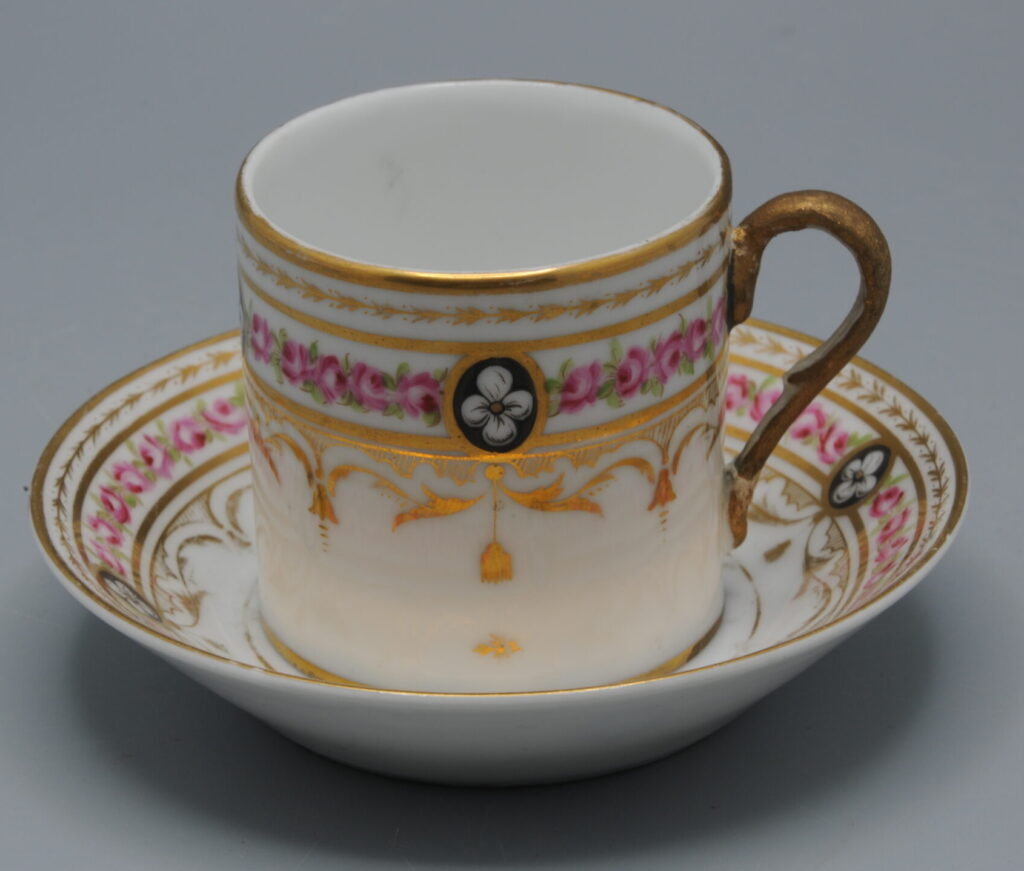 Porcelaine de Paris - Cup and saucer ‘Litron’, late 18th century
