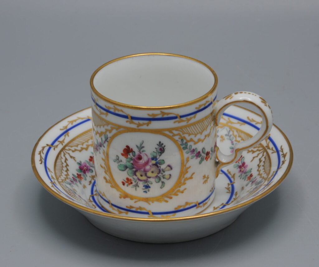 Porcelelaine de Paris - Coffee cup and saucer ‘Litron’