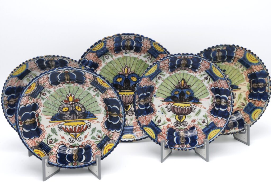 Group of 5 small Dutch Delft polychrome 'Peacock' plates, De Klaauw factory, second half 18th century.