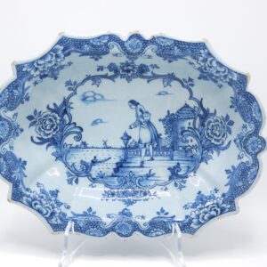 Delft - Blue and white Salad Bowl with elegant scene. Rococo, ca 1760 - 1770