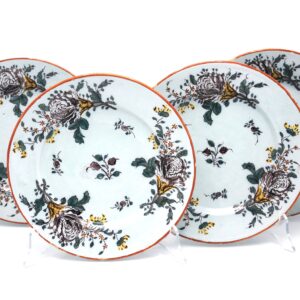 Delft - Set of four polychrome floral Delftware plates - 18th century