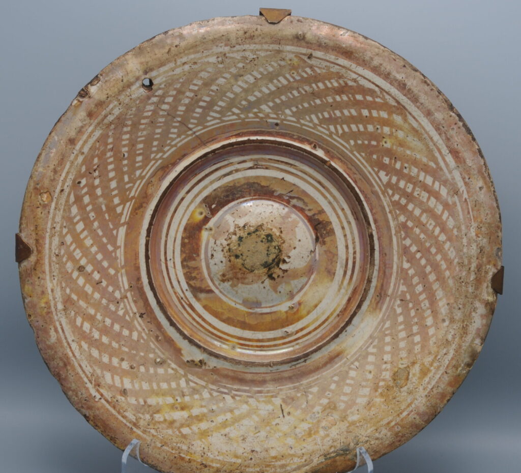 Hispano Moresque Lustreware Dish - 16th century, Manises