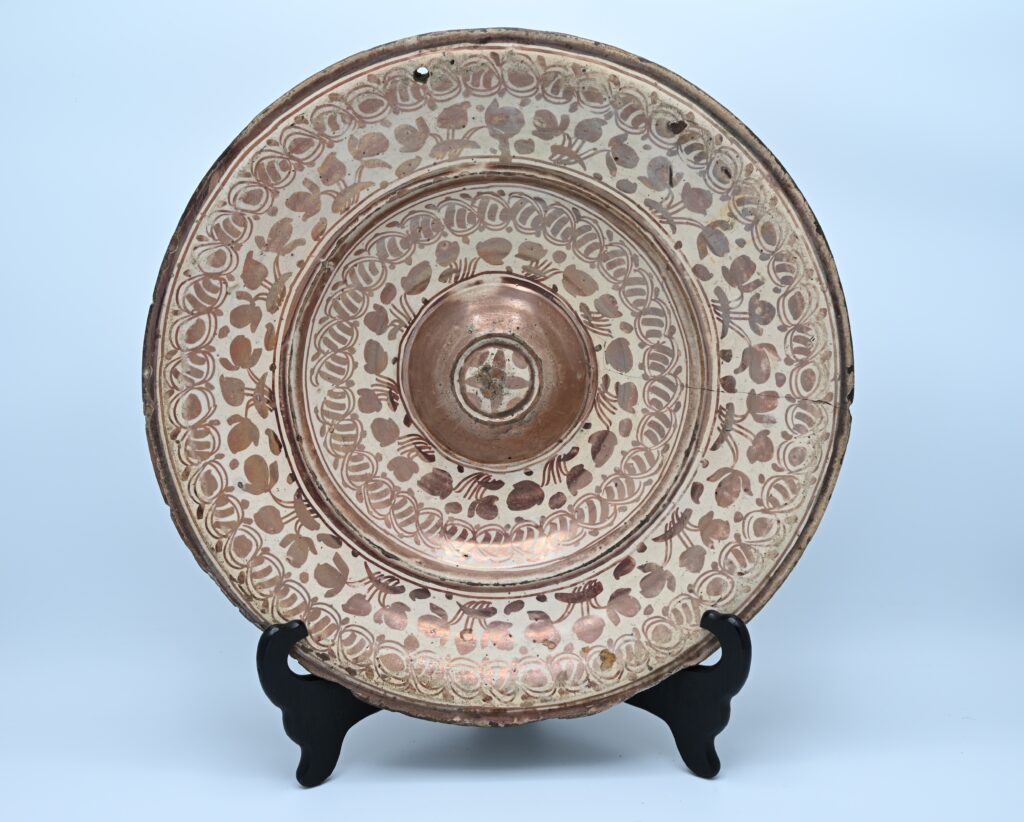 16th century Spanish Hispano-Moresque lustreware, Manises