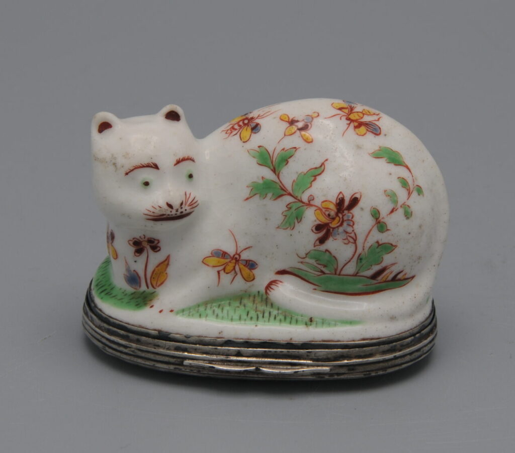 A Saint-Cloud Kakiemon Silver-Mounted Snuff Box and Cover in the Form of a Cat, Circa 1740