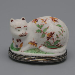 A Saint-Cloud Kakiemon Silver-Mounted Snuff Box and Cover in the Form of a Cat, Circa 1740