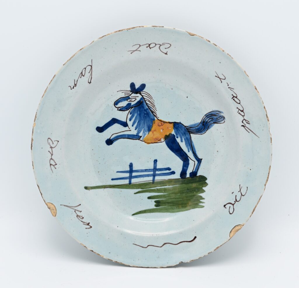 Delft - small plate depicting a horse. 18th century