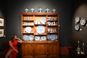 Brussels Art Square 2026 JustLoveAntiques Leonne van Bakel 17th and 18th century Delftware